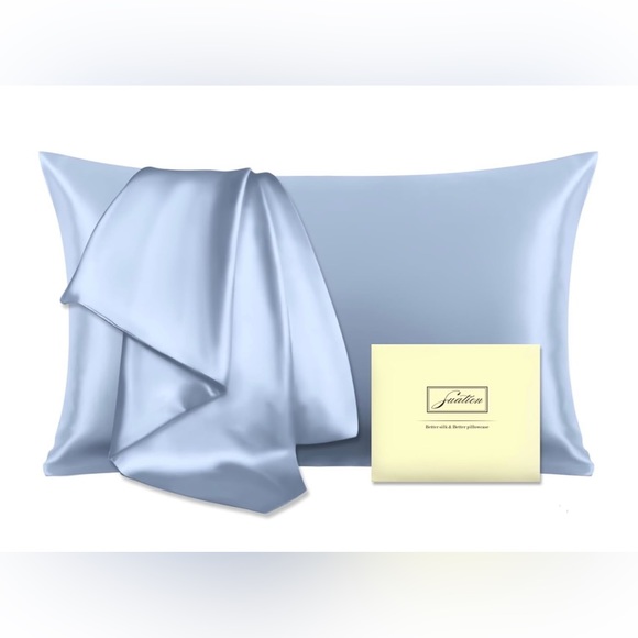 2 Silk Pillowcases - Picture 14 of 16